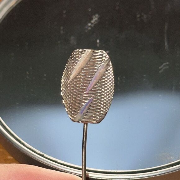 Vintage gold tone etched stick pin - Picture 2 of 3
